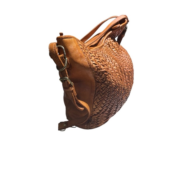 Elegant Tan Woven Leather Shoulder Bag - Picture 4 of 6